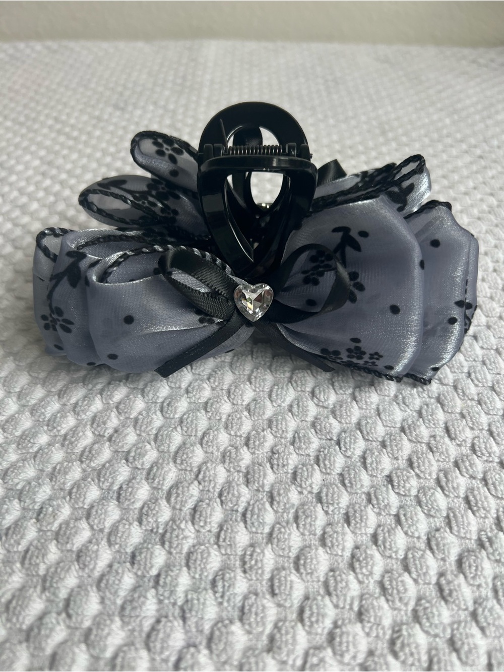 Elegant Black and Gray Floral Bow Hair Clamp with Heart Accent